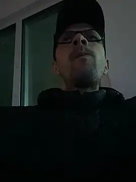 Snapshot of Juliano2289 chatting on June 21, 12:11 pm Juliano2289 online show from June 21, 12:11 pm