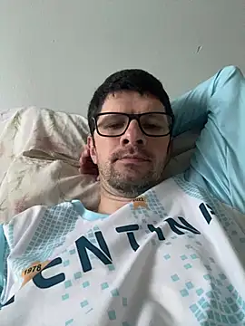 Snapshot of Juliano2289 chatting on July 8, 5:35 pm Juliano2289 online show from July 8, 5:35 pm