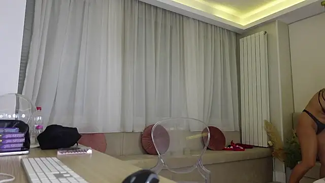 HaileyRoses online show from November 10, 5:56 am