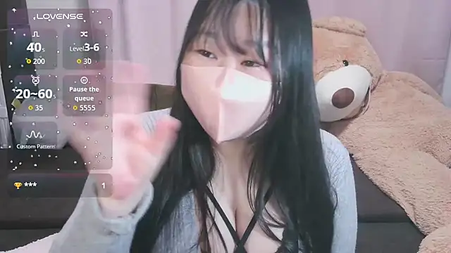 Snapshot of yuinyan3150 chatting on May 12, 5:19 pm yuinyan3150 online show from May 12, 5:19 pm