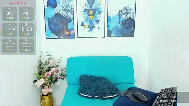 Snapshot of naughty-goddessts chatting on January 13, 4:05 am naughty-goddessts online show from January 13, 4:05 am