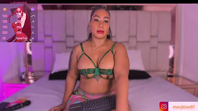 mary kisses online show from December 1, 8:42 pm