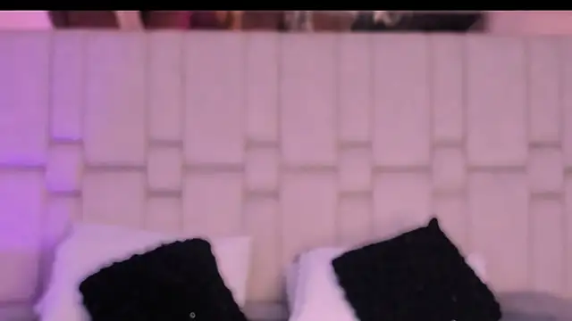 mary kisses online show from December 3, 9:25 pm