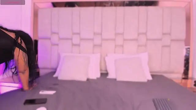 mary kisses online show from November 10, 8:25 pm