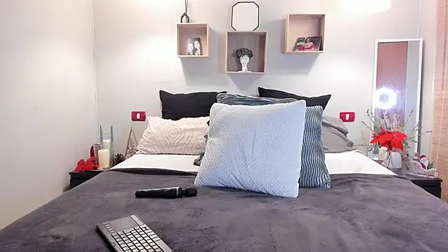 Luisa Sweet2 online show from December 21, 1:53 pm