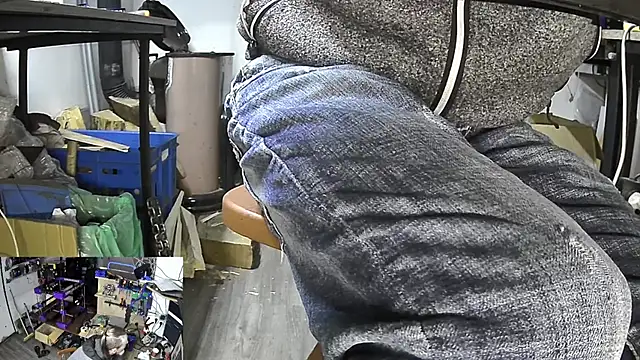 Snapshot of Happy_Michal chatting on December 22, 12:38 pm Happy Michal online show from December 22, 12:38 pm