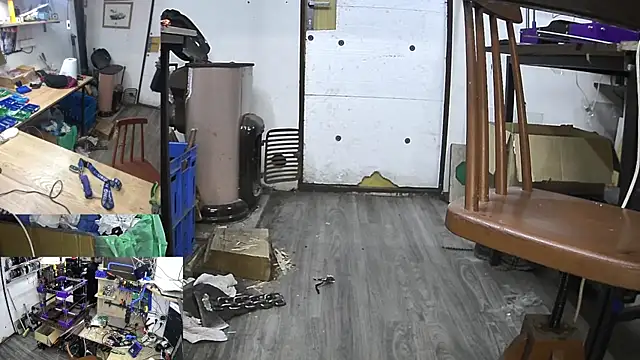 Snapshot of Happy_Michal chatting on December 21, 12:59 pm Happy Michal online show from December 21, 12:59 pm