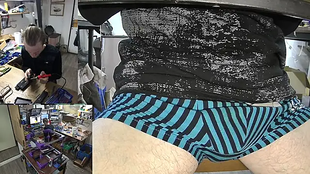 Snapshot of Happy_Michal chatting on December 20, 1:00 pm Happy Michal online show from December 20, 1:00 pm