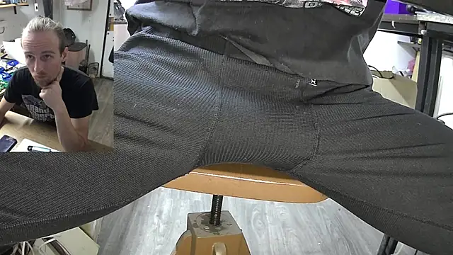 Snapshot of Happy_Michal chatting on December 12, 12:44 pm Happy Michal online show from December 12, 12:44 pm