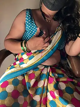Snapshot of Love-priya chatting on July 2, 5:30 pm Love-priya online show from July 2, 5:30 pm