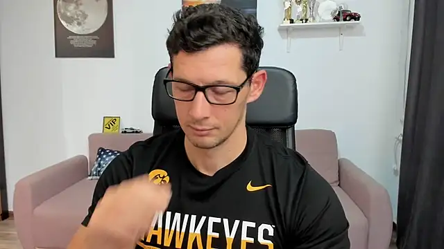 BrutusK08 online show from November 17, 7:12 am