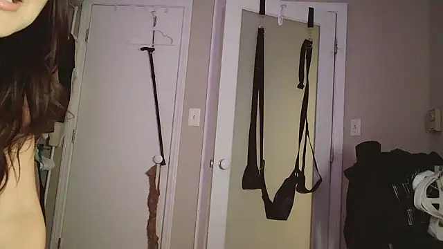 Tipsy Toes Daisy online show from January 24, 4:05 am