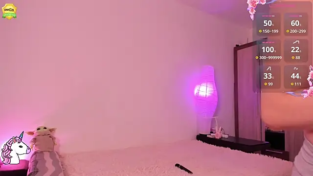 EvaUniporn online show from October 21, 4:39 pm