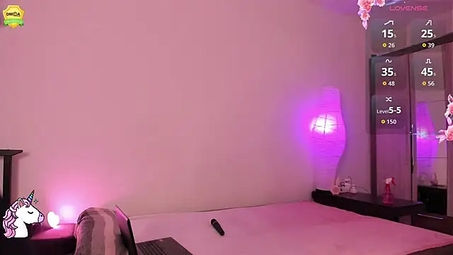 EvaUniporn online show from November 7, 4:44 pm