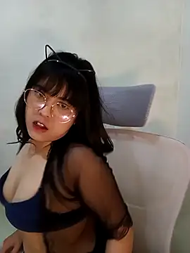 Snapshot of Chall_mee chatting on October 6, 4:08 pm Chall mee online show from October 6, 4:08 pm