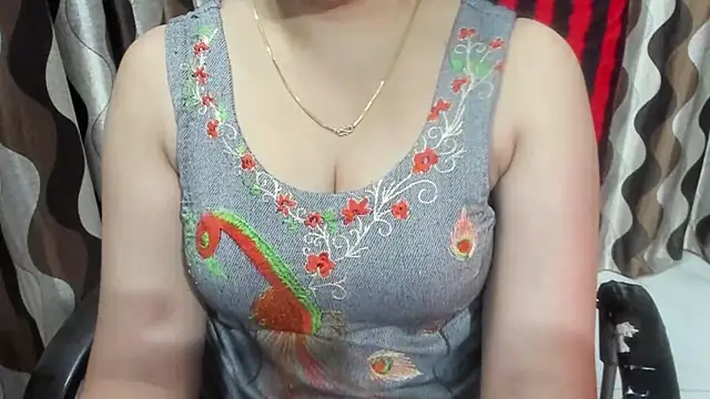 Snapshot of Kaur_Jannat chatting on November 27, 5:35 pm Kaur Jannat online show from November 27, 5:35 pm