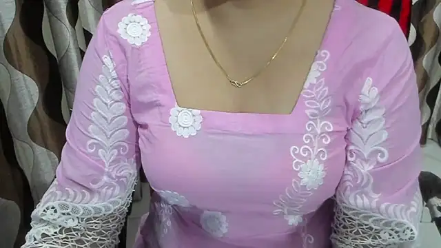 Snapshot of Kaur_Jannat chatting on November 11, 6:36 pm Kaur Jannat online show from November 11, 6:36 pm