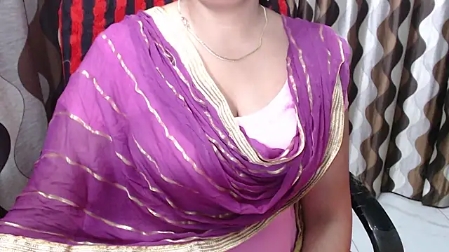 Snapshot of Kaur_Jannat chatting on February 3, 6:49 pm Kaur Jannat online show from February 3, 6:49 pm