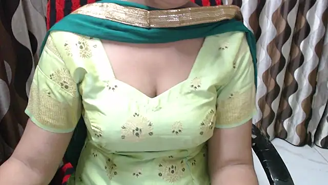 Snapshot of Kaur_Jannat chatting on February 22, 9:59 pm Kaur Jannat online show from February 22, 9:59 pm