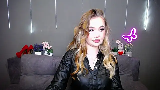 Snapshot of StacyYellig chatting on April 15, 8:31 pm StacyYellig online show from April 15, 8:31 pm