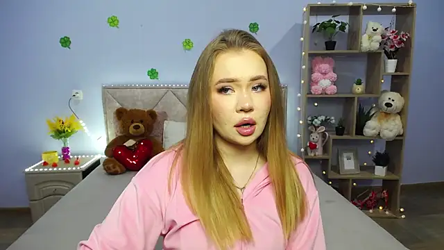 StacyYellig online show from March 15, 8:32 pm