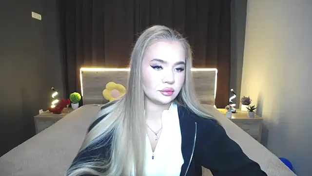 StacyYellig online show from October 7, 7:04 pm