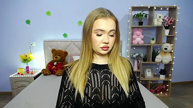 StacyYellig online show from March 18, 5:12 am