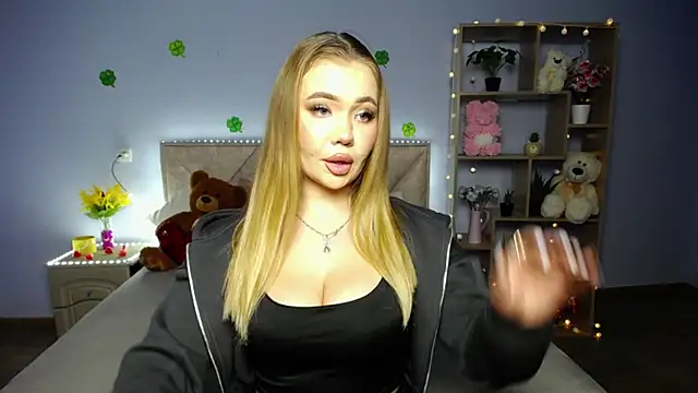 StacyYellig online show from March 17, 3:36 am