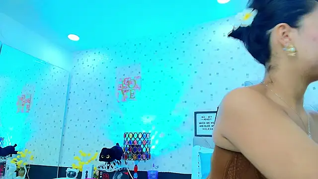 JulietaReyess online show from February 5, 11:50 am