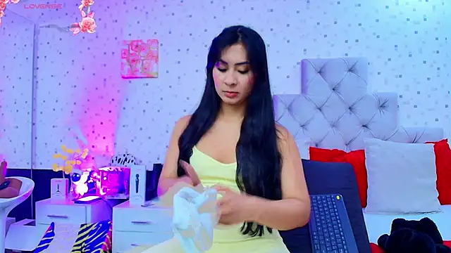 JulietaReyess online show from March 3, 11:50 am