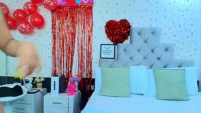 JulietaReyess online show from February 16, 11:53 am