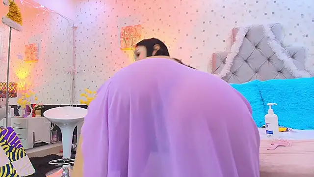 JulietaReyess online show from January 5, 5:27 pm