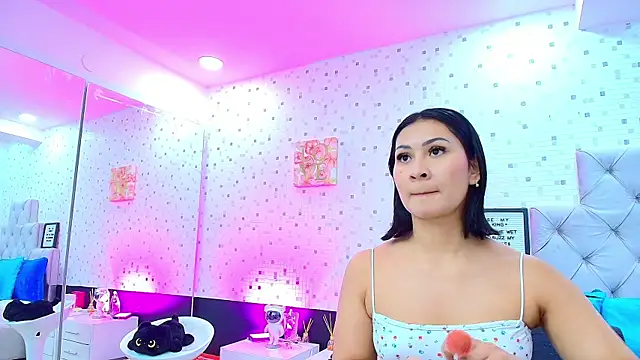 JulietaReyess online show from June 15, 11:43 am