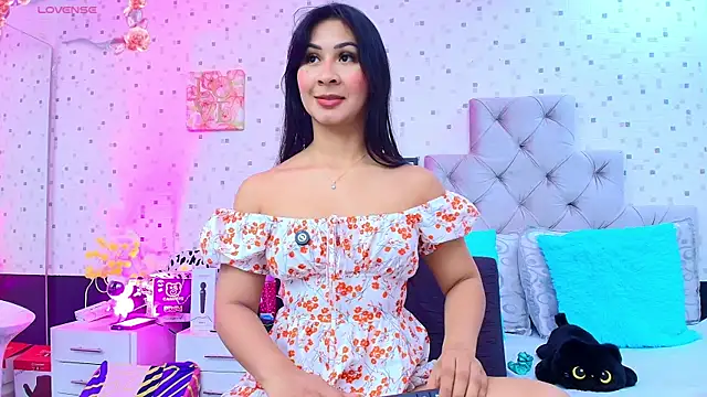 JulietaReyess online show from March 12, 11:58 am