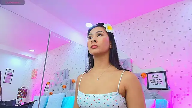 JulietaReyess online show from October 27, 2:07 pm