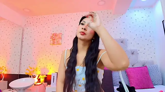 JulietaReyess online show from February 18, 11:50 am