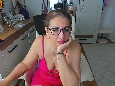 karenncougar online show from March 19, 7:08 am