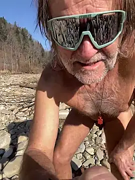 artXhibitor online show from March 3, 1:29 pm