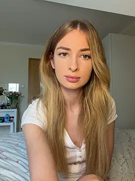 Snapshot of EvieEvans chatting on May 12, 2:56 pm EvieEvans online show from May 12, 2:56 pm