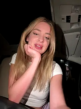 EvieEvans online show from December 4, 7:50 pm