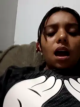 Snapshot of stefanie010 chatting on February 21, 11:32 pm stefanie010 online show from February 21, 11:32 pm