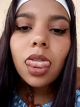 Snapshot of stefanie010 chatting on January 8, 9:34 pm stefanie010 online show from January 8, 9:34 pm