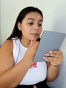 stefanie010 online show from May 9, 6:33 pm