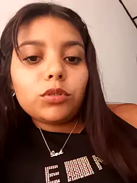 Snapshot of stefanie010 chatting on January 12, 6:27 pm stefanie010 online show from January 12, 6:27 pm