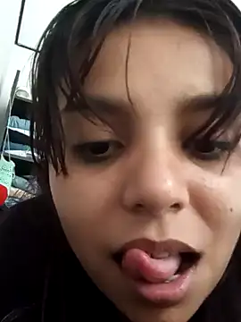 Snapshot of stefanie010 chatting on January 3, 8:43 pm stefanie010 online show from January 3, 8:43 pm