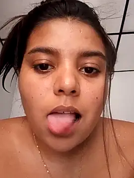 Snapshot of stefanie010 chatting on October 28, 6:29 pm stefanie010 online show from October 28, 6:29 pm