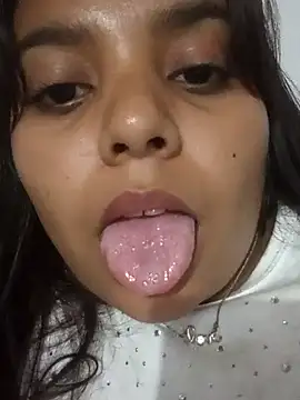 Snapshot of stefanie010 chatting on January 26, 12:47 am stefanie010 online show from January 26, 12:47 am