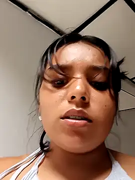 Snapshot of stefanie010 chatting on February 12, 4:44 pm stefanie010 online show from February 12, 4:44 pm