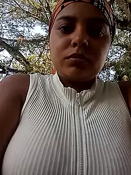 Snapshot of stefanie010 chatting on November 1, 5:51 pm stefanie010 online show from November 1, 5:51 pm