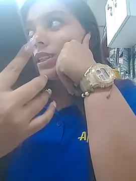 Snapshot of stefanie010 chatting on March 12, 12:53 am stefanie010 online show from March 12, 12:53 am